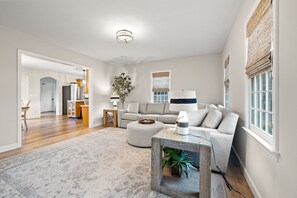 Smart TV, fireplace, video games - Sea Chalet: 042-B Gorgeous Heated Saltwater Pool, Hot Tub, Gas Fire pit, Game Room (Brewster)