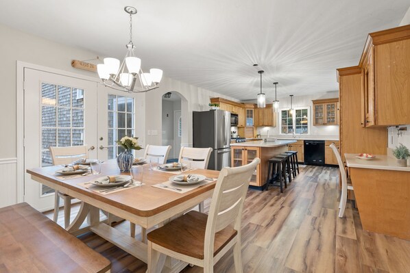 Dining - Sea Chalet: 042-B Gorgeous Heated Saltwater Pool, Hot Tub, Gas Fire pit, Game Room (Brewster)