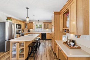 Fridge, microwave, oven, stovetop - Sea Chalet: 042-B  Gorgeous Heated Saltwater Pool, Hot Tub, Gas Fire pit, Game Room (Brewster)