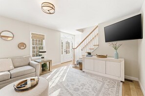 Smart TV - Sea Chalet: 042-B  Gorgeous Heated Saltwater Pool, Hot Tub, Gas Fire pit, Game Room (Brewster)