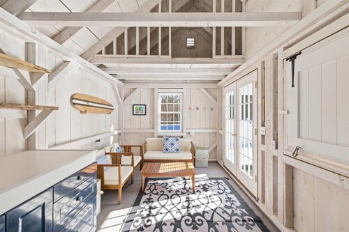 Sea Chalet: 042-B  Gorgeous Heated Saltwater Pool, Hot Tub, Gas Fire pit, Game Room