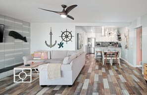Smart TV, fireplace