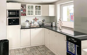 Fridge, microwave, dishwasher, coffee/tea maker