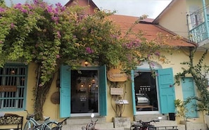 Front of property - Casa Ramona (Flores)