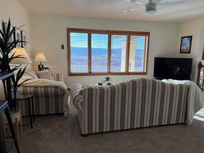 Smart TV, fireplace, table football, books - Rimview Lake Powell Home-Stunning views and a spacious family friendly home! (Page)
