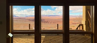 Rimview Lake Powell Home-Stunning views and a spacious family friendly home!
