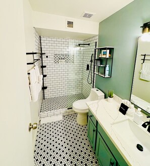 Shower, hair dryer, towels, soap - Scottsdale Desert Oasis - 3 BR home, pool & patio - minutes from Old Town! (Scottsdale)