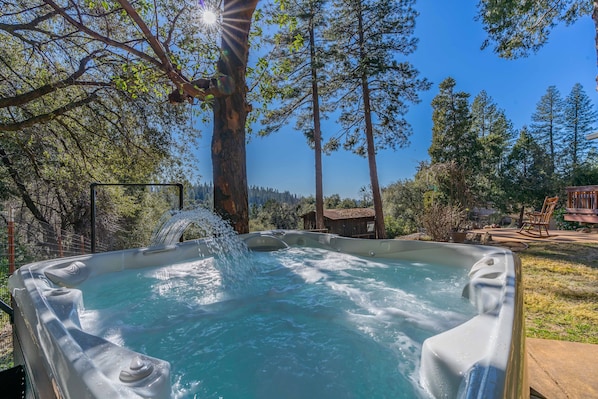 Outdoor spa tub