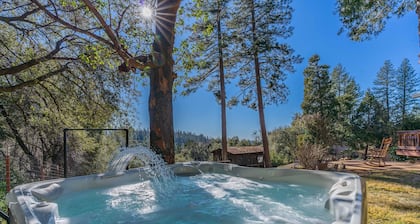 Stylish Home, Stunning Views and Private Hot Tub!