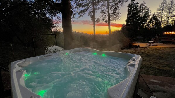 Outdoor spa tub