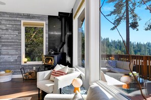 Smart TV, fireplace, offices