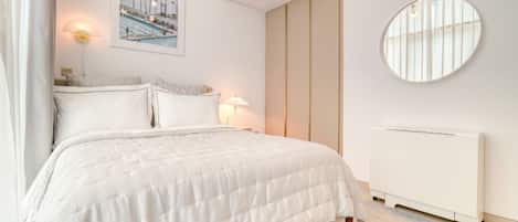Iron/ironing board, WiFi (surcharge)