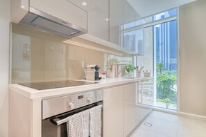 Kühlschrank, Mikrowelle, Ofen, Geschirrspüler