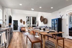 Dining - Remodeled 4BR Chalet | Sleeps 10 | Hot Tub, Pool Access & 5-Min Walk to Lifts (Park City)