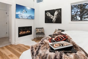 4 bedrooms, desk, iron/ironing board, WiFi