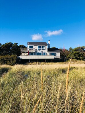 Exterior - Popham Beach Oceanfront Cottage, 4 bedrooms, 2.5 bath, +outdoor shower, sleeps 9 (Phippsburg)