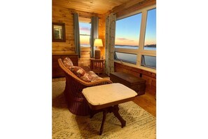 Smart TV, fireplace, books - Popham Beach Oceanfront Cottage, 4 bedrooms, 2.5 bath, +outdoor shower, sleeps 9 (Phippsburg)