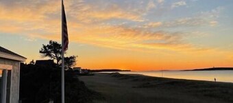 Popham Beach Oceanfront Cottage, 4 bedrooms, 2.5 bath, sleeps 9