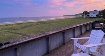 Popham Beach Oceanfront Cottage, 4 bedrooms, 2.5 bath, +outdoor shower, sleeps 9