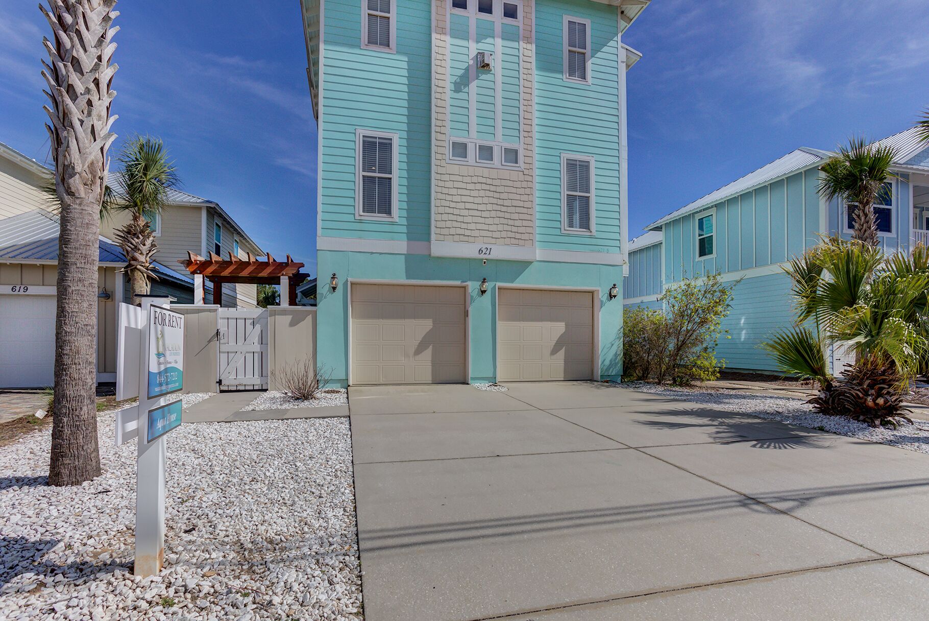 Aqua House - 3 bed/ 3.5 bath. With Pool! 1 block from Beach. Check out Garage Entertainment!