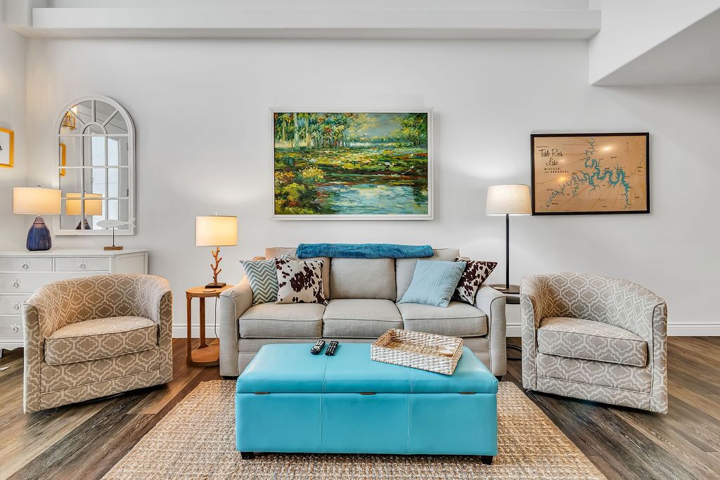 TV connectée, cheminée, lecteur de DVD, baby-foot