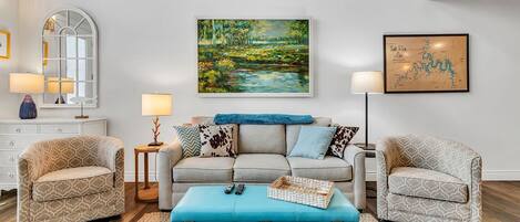 TV connectée, cheminée, lecteur de DVD, baby-foot