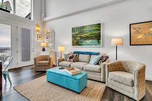 Smart TV, caminetto, lettore DVD, tavolo da calcetto