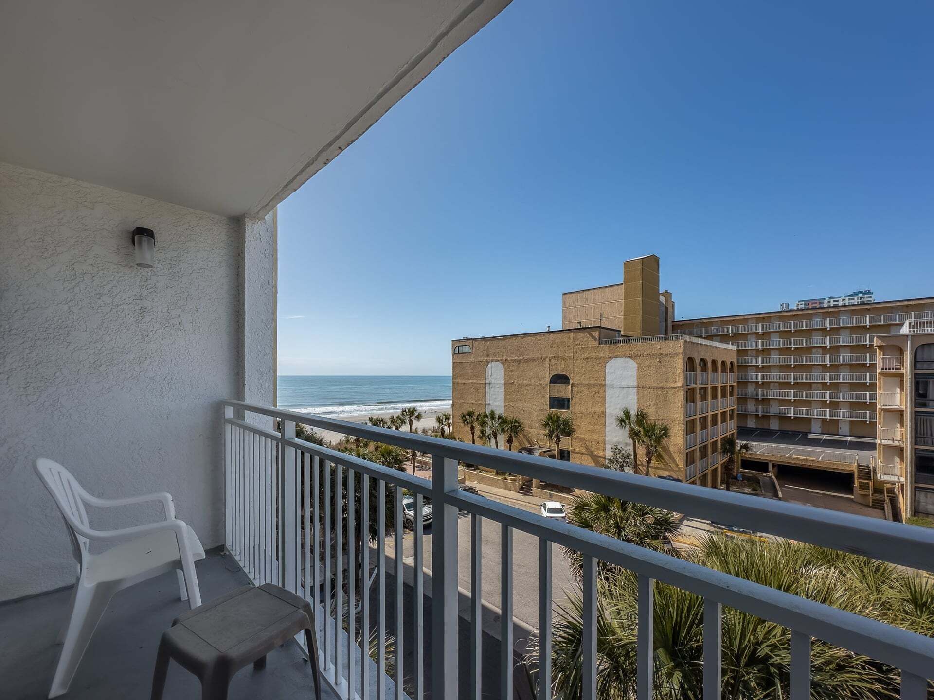 المنطقة المحيطة بالمنشأة