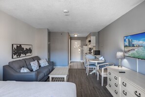 TV - Beautifully Updated Ocean View Studio! Sea Mist 50503 (Myrtle Beach)