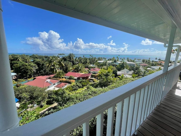 Property grounds - Romantic bungalow with stunning views and swimming pool (TUMARAA)