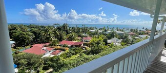 Romantic bungalow with stunning views and swimming pool