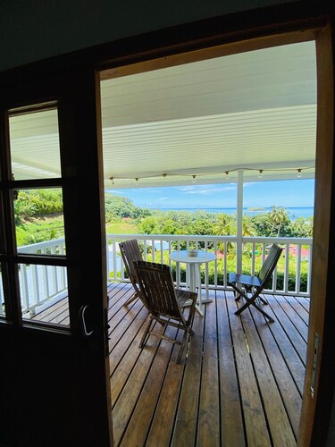 Romantic bungalow with stunning views and swimming pool