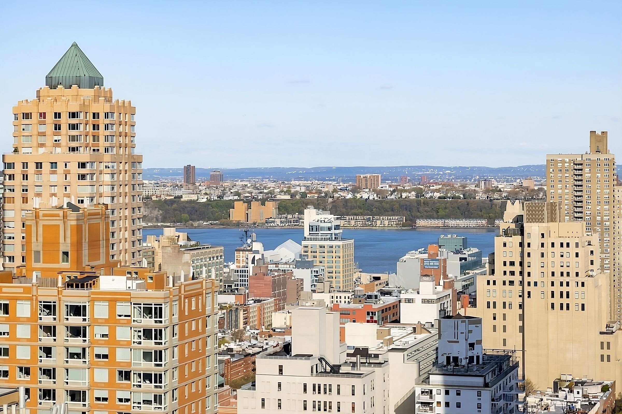 NYC at Your Arm's Reach! Pet-friendly Accommodation Near Times Square!
