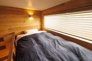 Quarto solteiro econômico | Wi-Fi de cortesia, roupa de cama