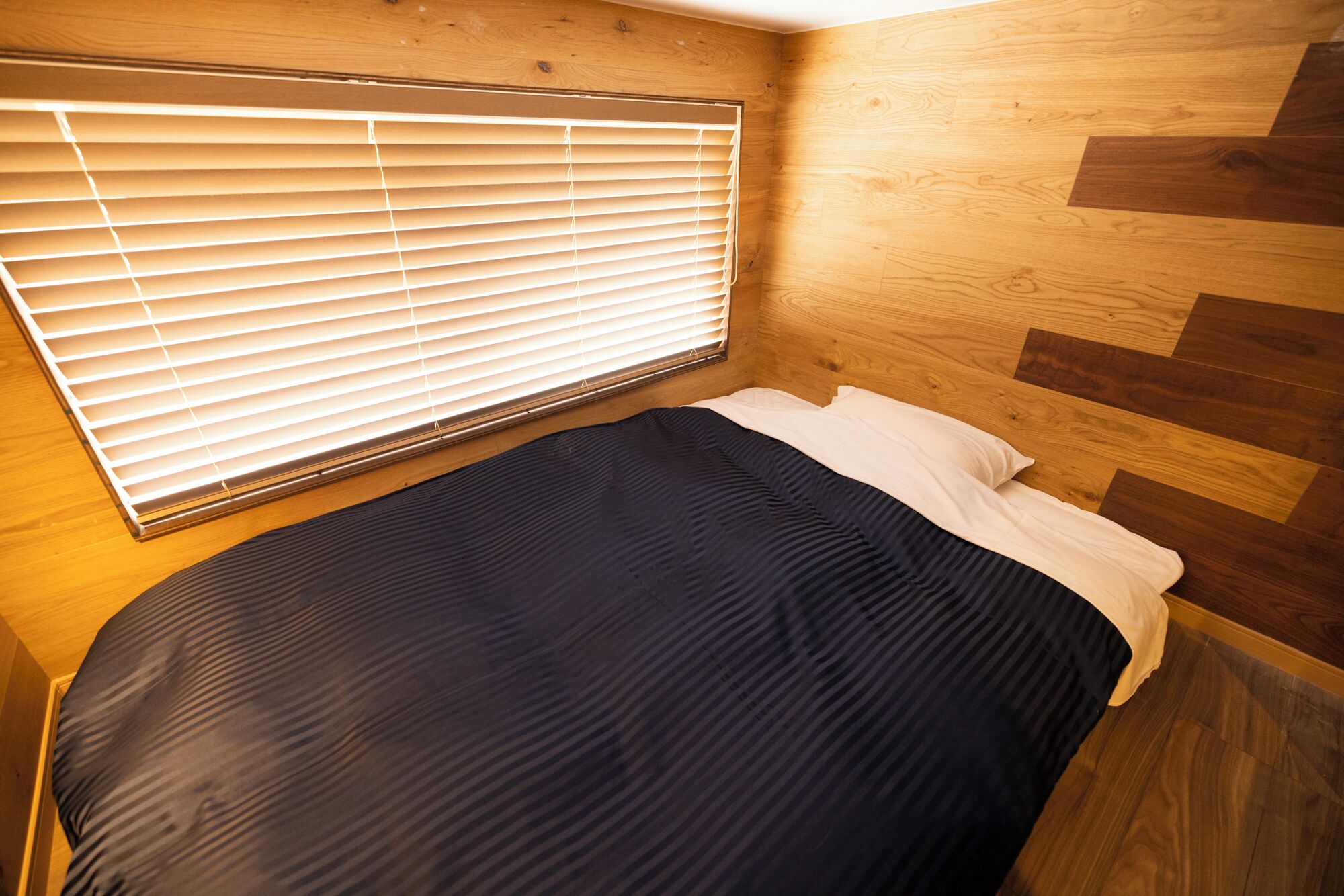 WiFi (free), bed sheets