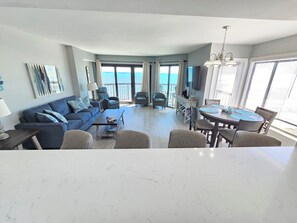 Interior - Beautiful Oceanfront Top-Floor Condo, Pool, Beach View, (North Myrtle Beach)