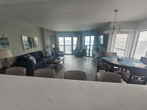 Interior - Beautiful Oceanfront Top-Floor Condo, Pool, Beach View, (North Myrtle Beach)