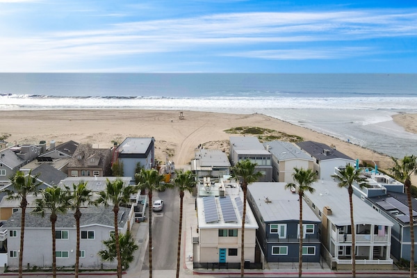 Steps from Newport Beach.