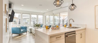 Velvet Sand I by AvantStay | Steps to Newport Beach w/ Outdoor Kitchen & Hot Tub
