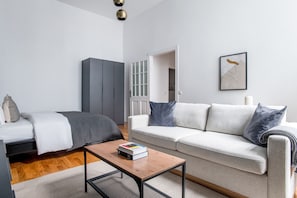 Iron/ironing board, WiFi, bed sheets