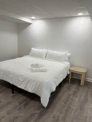 7 bedrooms, internet, bed sheets