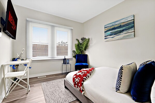 3 bedrooms, desk, free WiFi, bed sheets