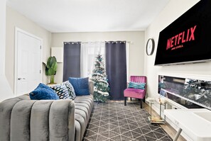 Smart TV, fireplace