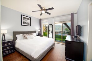 2 bedrooms, desk, iron/ironing board, free WiFi - Luxurious Lakeside Oasis with Resort Amenities (West Kelowna)