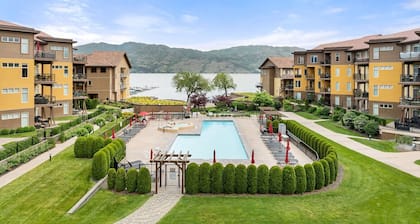 Luxurious Lakeside Oasis with Resort Amenities