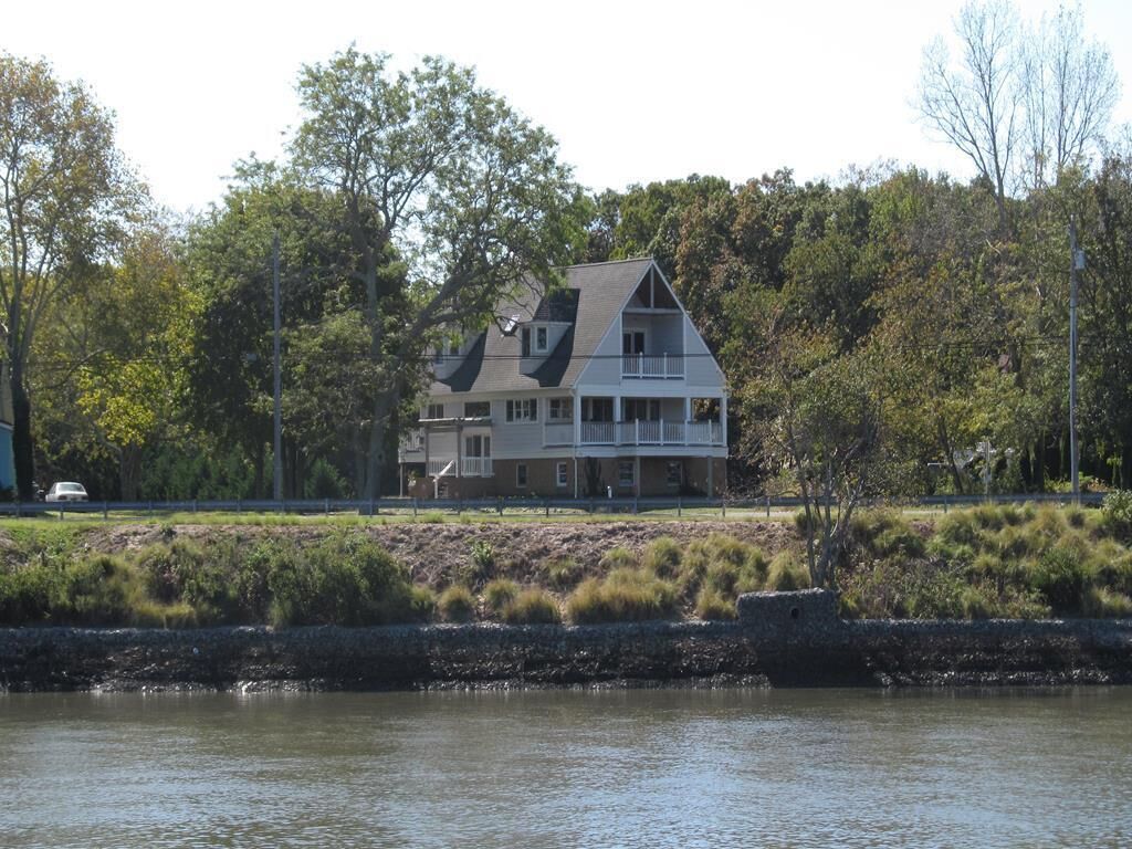 716 New England Road