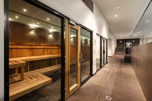 Modern Apartment w/ Rooftop by Peppy Beach Retreats® (Vic), Ettaro