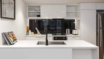 Kühlschrank, Mikrowelle, Ofen, Herdplatte