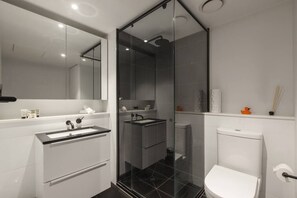 浴槽、ヘアドライヤー