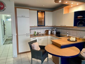 Unclassified image, 4 of 13, button